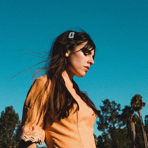 ヘイゼル・イングリッシュ（Hazel English）、注目のシンガーソング