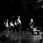 キット・ダウンズ（Kit Downes）、ヘイデン・チスホルム（Hayden Chisholm）らが奏でるバルカンの響き 『Medna Roso』から聴こえる伝統的歌唱や個性に迫る