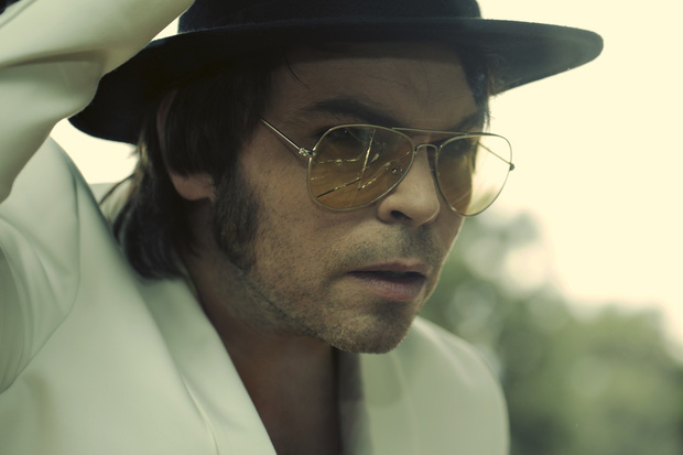 元スーパーグラス、ギャズ・クームス(Gaz Coombes)が新作『World's Strongest Man』で問う〈男のロックンロール〉