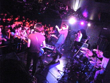 昆虫キッズ、2010～2014年に会場限定販売したライブ音源と2015年の最終