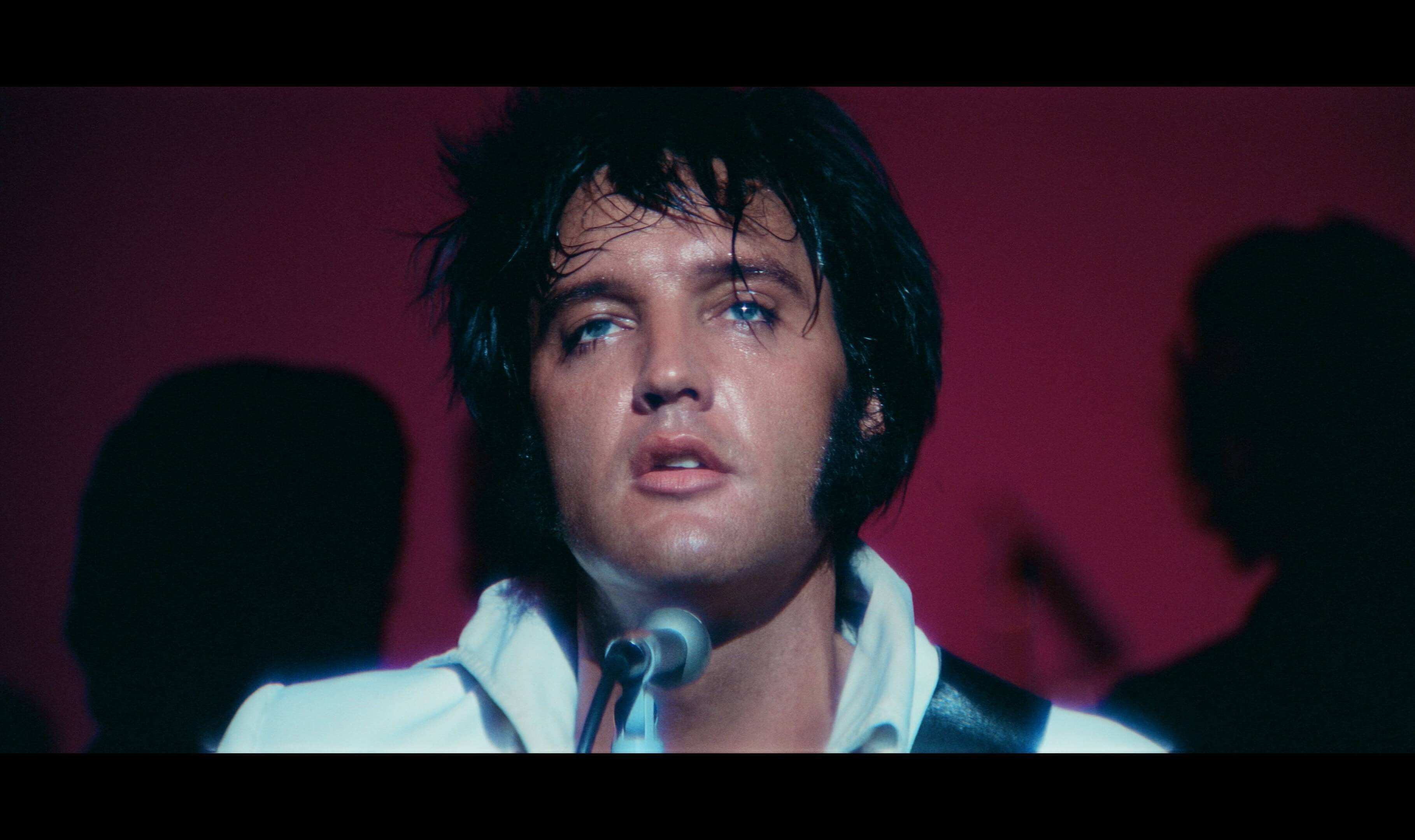 エルヴィス・プレスリー（Elvis Presley）がラスベガスの観客を熱狂