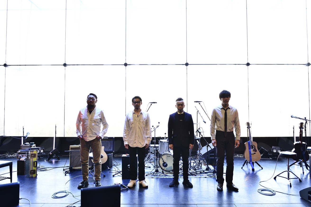 the band apartがアコースティック編成(naked)名義で結成25周年の