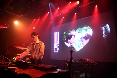 NewJeansのプロデューサー250（イオゴン）が来日公演で聴かせたポン