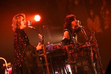 BUCK-TICKと武道館で乾杯――驚きの選曲と容赦のない演出で魅了した