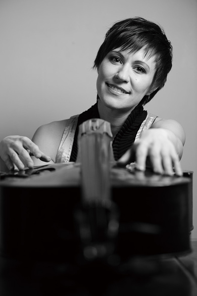 女性チェリストのタチアナ・ヴァシリエヴァ（Tatjana Vassiljeva）が