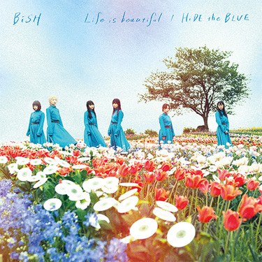 BiSHが普遍的な『Life is beautiful / HIDE the BLUE』と過激な『NON TiE-UP』で提示する新たな振り幅とは?  | Mikiki by TOWER RECORDS