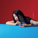 上野優華『恋愛シグナル』身近な距離感の曲が共感を誘う。デビュー10周年を迎えた、切ない恋愛ソングの名手による4年ぶりのアルバム