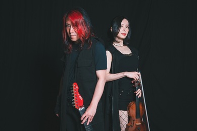 soLi＝ISAO u0026 星野沙織、ギターとバイオリンの融合はさらなる高みへ | Mikiki by TOWER RECORDS