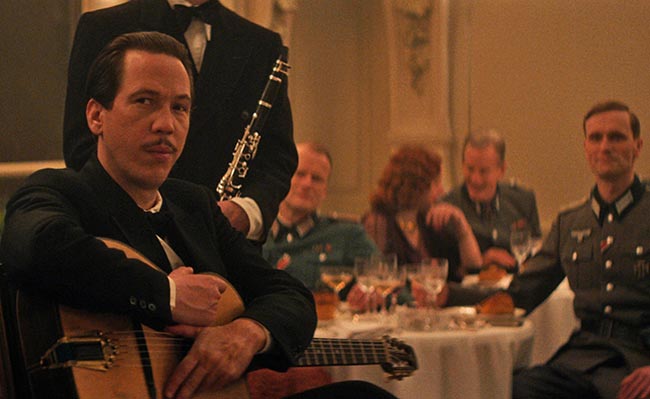 伝説的JAZZギタリスト、ジャンゴ・ラインハルトの知られざる真実の物語