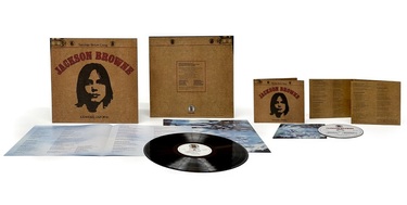 ジャクソン・ブラウンのデビュー作『Jackson Browne』が本人監修リマスターの重量盤LP、CD、デジタルで再発 | Mikiki by  TOWER RECORDS