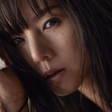 小西真奈美『Here We Go』KREVAプロデュース、妖艶さと可愛らしさを使い分ける歌とラップに引き付けられる