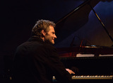 静寂の画家・ハンマースホイの「静けさ」と「狂おしさ」を音で描く―デンマークのジャズ・ピアニスト、ニコライ・ヘスの新作『Rhapsody』
