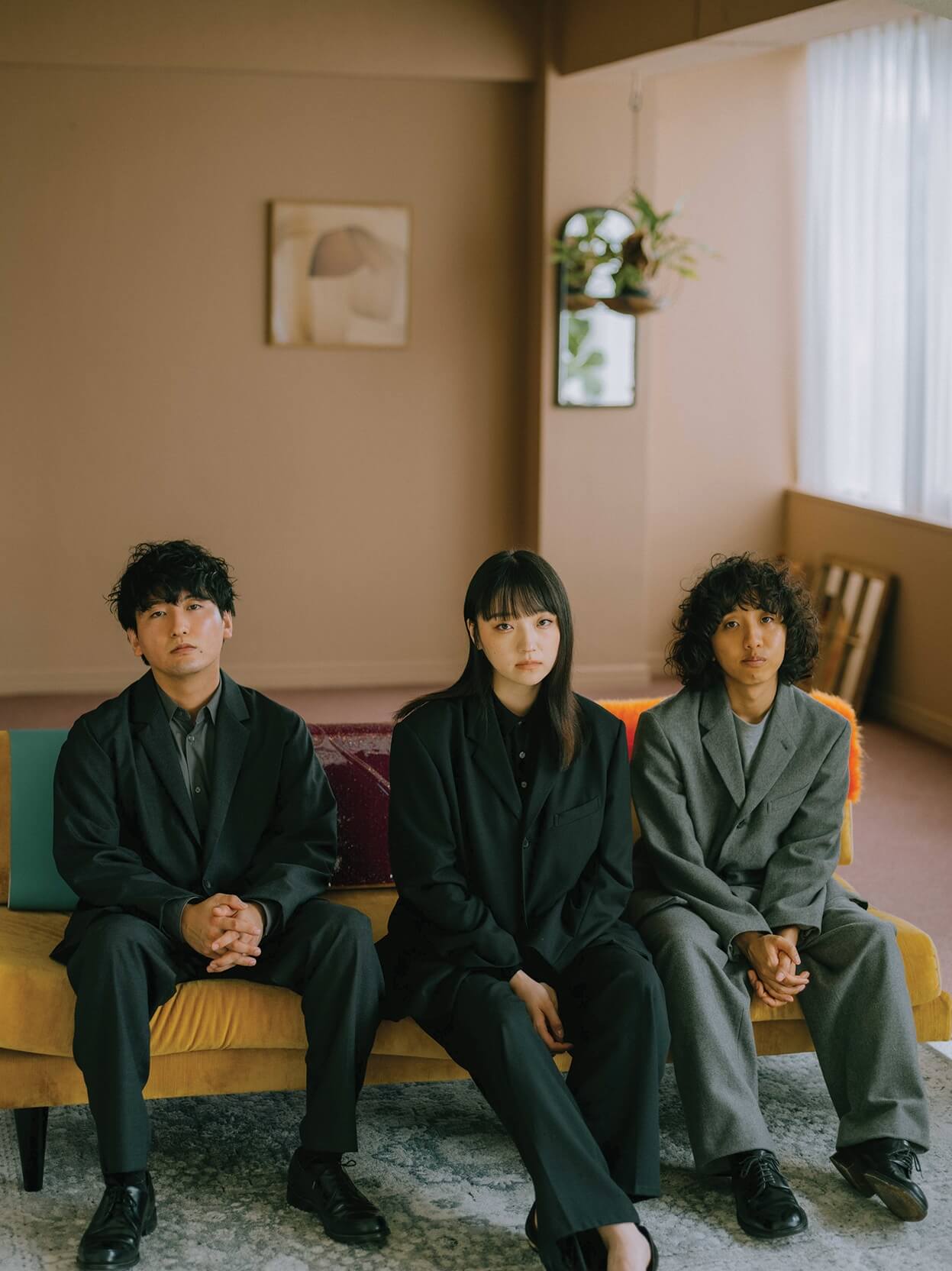 結局、私たちは3人とも曲の奴隷なんです」 Laura day romanceが語る