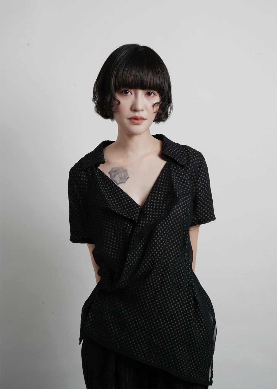 魚住英里奈、過去の自分を救うために――フォークパンクなシンガーソング