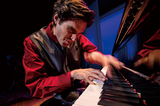 ジェイコブ・コーラー（Jacob Koller）、超絶技巧のピアニストが気鋭の若手と作り出す自由なコンサート