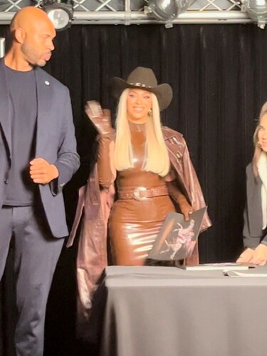 ビヨンセ基準の人生――タワレコ渋谷店サイン会に駆けつけたガチファン