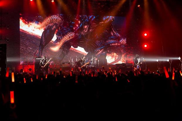 〈普通のサラリーマンがZeppの舞台にいるのがおかしい〉ながらも超大盛況! THE PRIMALSツアー初日をレポート!!