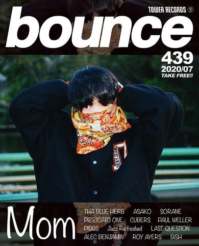 Momが表紙で登場! タワーレコードのフリーマガジン〈bounce〉439号発行