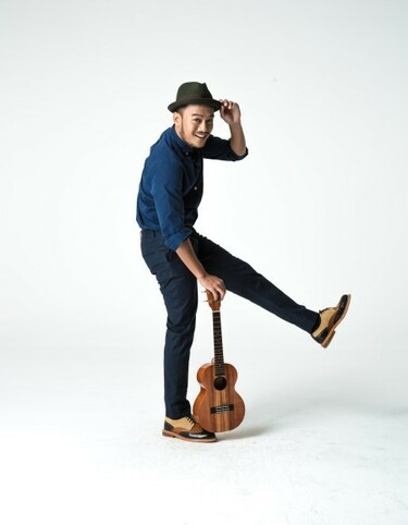 Real Asian Music Report 第7回 シントー ナムチョーク 歌とギターに夢託してスターになった タイのジャック ジョンソン を直撃 Mikiki Real Asian Music Report 第7回 シントー ナムチョーク 歌とギターに夢託してスターになった タイのジャック ジョンソン を直撃 Mikiki