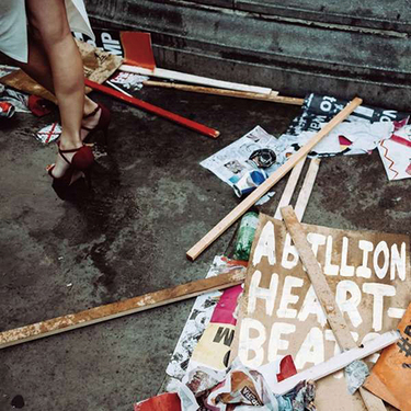 ミステリー ジェッツ Mystery Jets A Billion Heartbeats シンプルかつダイナミックなロック サウンドが心地良い4年ぶりの新作 Mikiki