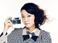 吉澤嘉代子 『幻倶楽部』―ユニークな語り口と多彩なポップセンス、妄想する歌姫の新ミニ・アルバム