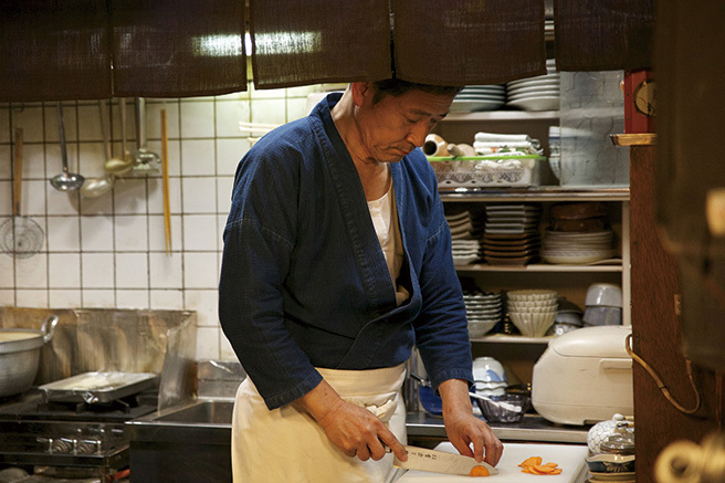 小林薫主演の映画版「深夜食堂」がソフト化、TVドラマ版同様〈いつ行っ