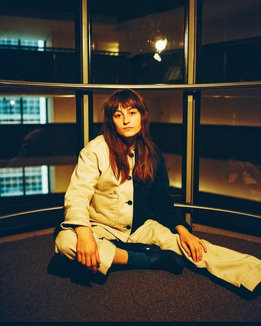 フェイ・ウェブスター（Faye Webster）が自然体で語るカントリー、mei eharaへの愛、ヒップホップとの関係 | Mikiki by  TOWER RECORDS