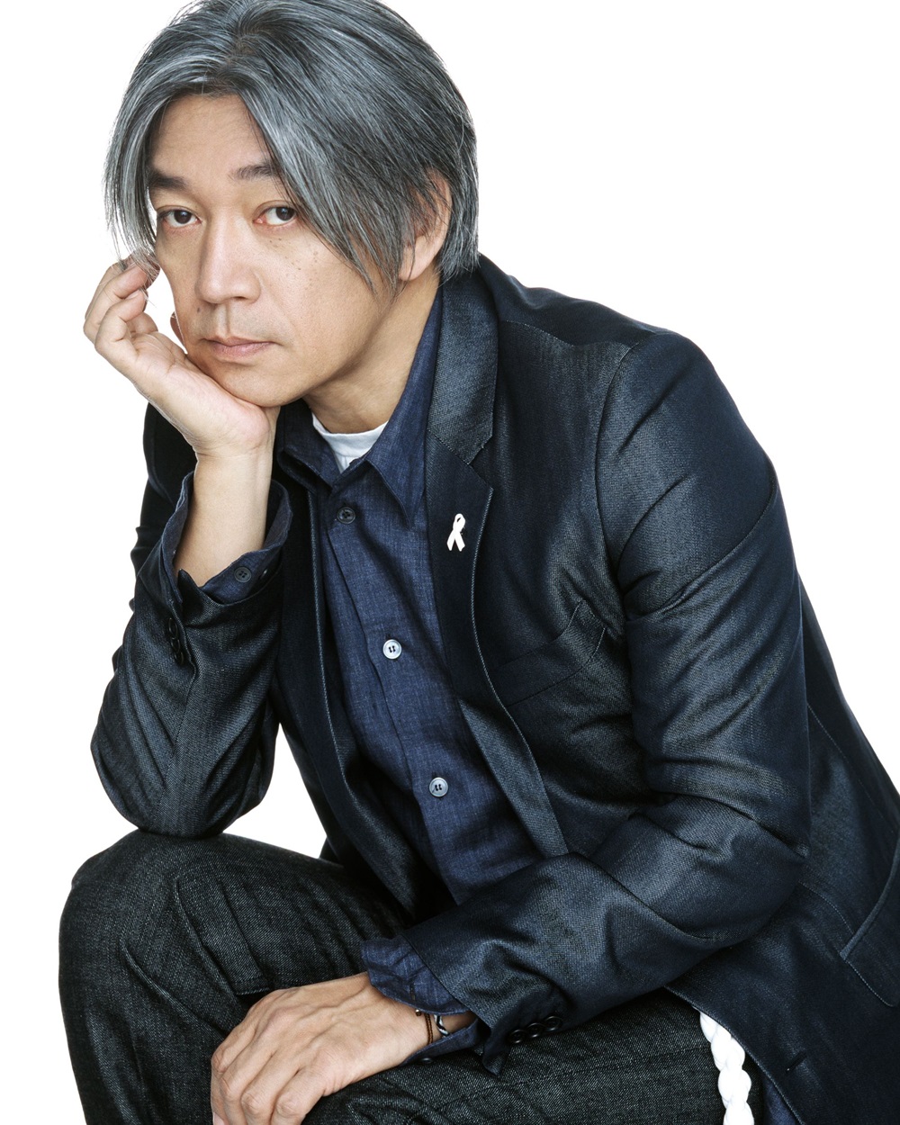 坂本龍一がピアノというデリケートな楽器を奏でる。セルフカバー