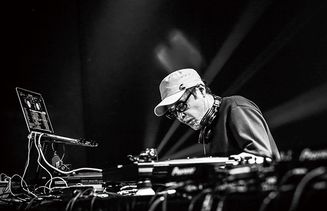 DJ KRUSH『軌跡』たった一人で世界へ飛び出して25年、現役のレジェンド