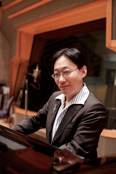 ピアニストの小原孝、初音ミク〈千本桜〉を軽やかu0026スタイリッシュに披露したNHK-FM「弾き語りフォーユー」最新作を語る | Mikiki by  TOWER RECORDS
