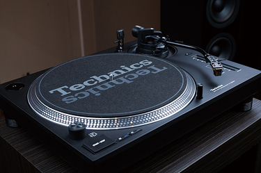 Technics SL-1200GR 日本製 Technicsのターンテーブル、SL-1200GRのご紹介です。