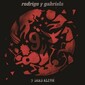 RODRIGO Y GABRIELA 『9 Dead Alive』――最強の男女アコースティック・ギター・デュオ久々のオリジナル作