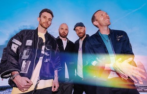 争いへの答えは愛――コールドプレイ（Coldplay）がラテンやアフリカ音楽も織り交ぜた『Moon Music』で伝えたいこと | Mikiki by TOWER RECORDS