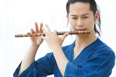 音楽で幸せに気付いてほしい ～篠笛奏者の佐藤和哉が家族や挑戦続ける