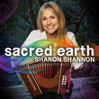 シャロン・シャノン 『Sacred Earth』 アイルランド国民的アコーディオン奏者、ジャンルも国境も関係ないゲスト多数の10作目 | Mikiki  by TOWER RECORDS
