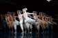マシュー・ボーンの「白鳥の湖」 英国ブームな人にもお薦め、鬼才による古典バレエの〈男祭り〉ヴァージョン