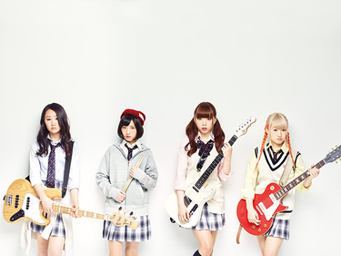 現役高校生ガールズ バンド Yaealが無謀なまでの挑戦と衝突経て辿り着いたメジャー初シングル 秒速エモーション を語る Mikiki