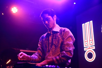 NewJeansのプロデューサー250（イオゴン）が来日公演で聴かせたポン