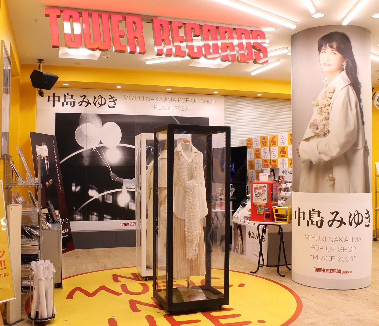 中島みゆきポップアップショップがタワレコ新宿店で開催中 衣装や