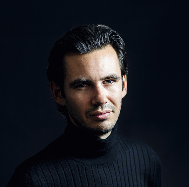 グールドと同じ曲で鮮烈なデビューを飾ったマルティン・シュタットフェルト、新作は初のシューマン単体作品 Mikiki