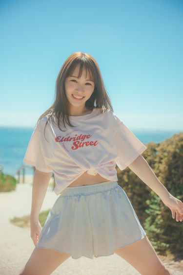 川栄李奈1st写真集「youphoria」から水着に続いて⼤⼈の⾊気を見せる