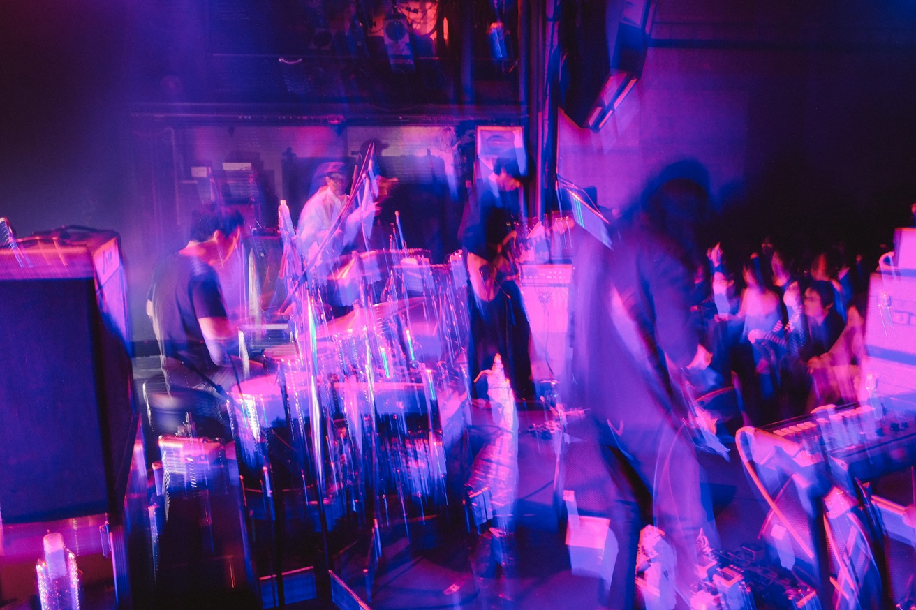 OGRE YOU ASSHOLE、曖昧で混濁した生演奏が作り上げた〈自然にして