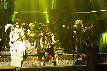 聖飢魔II vs BABYMETAL激突! 〈悪魔が来たりてベビメタる〉開催決定