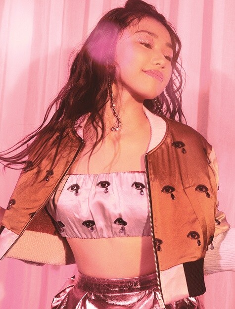 Gogo Riri RIRI『RIRI』 まだ高校生、なれど世界に照準を当てる逸材が満を持してのメジャー・デビュー! | Mikiki by TOWER RECORDS