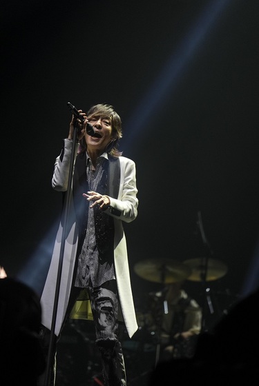 TM NETWORKは鉄壁のライブバンド――松本孝弘との共演、懐かしの演出も
