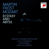 マルティン・フレスト（Martin Fröst）、スウェーデン室内管弦楽団『モーツァルト：エクスタシーと深淵』晩年のモーツァルトをテーマに活気漲る名演を収録