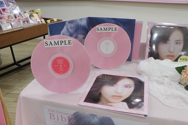 松田聖子は日本の宝! デビュー40周年アナログ『Bible』から 松田聖子は日本の宝! デビュー40周年アナログ『Bible』から