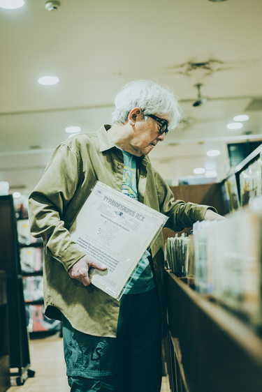 鈴木慶一がTOWER RECORDS BEERで呑んで語る! お酒と音楽の関係からバー