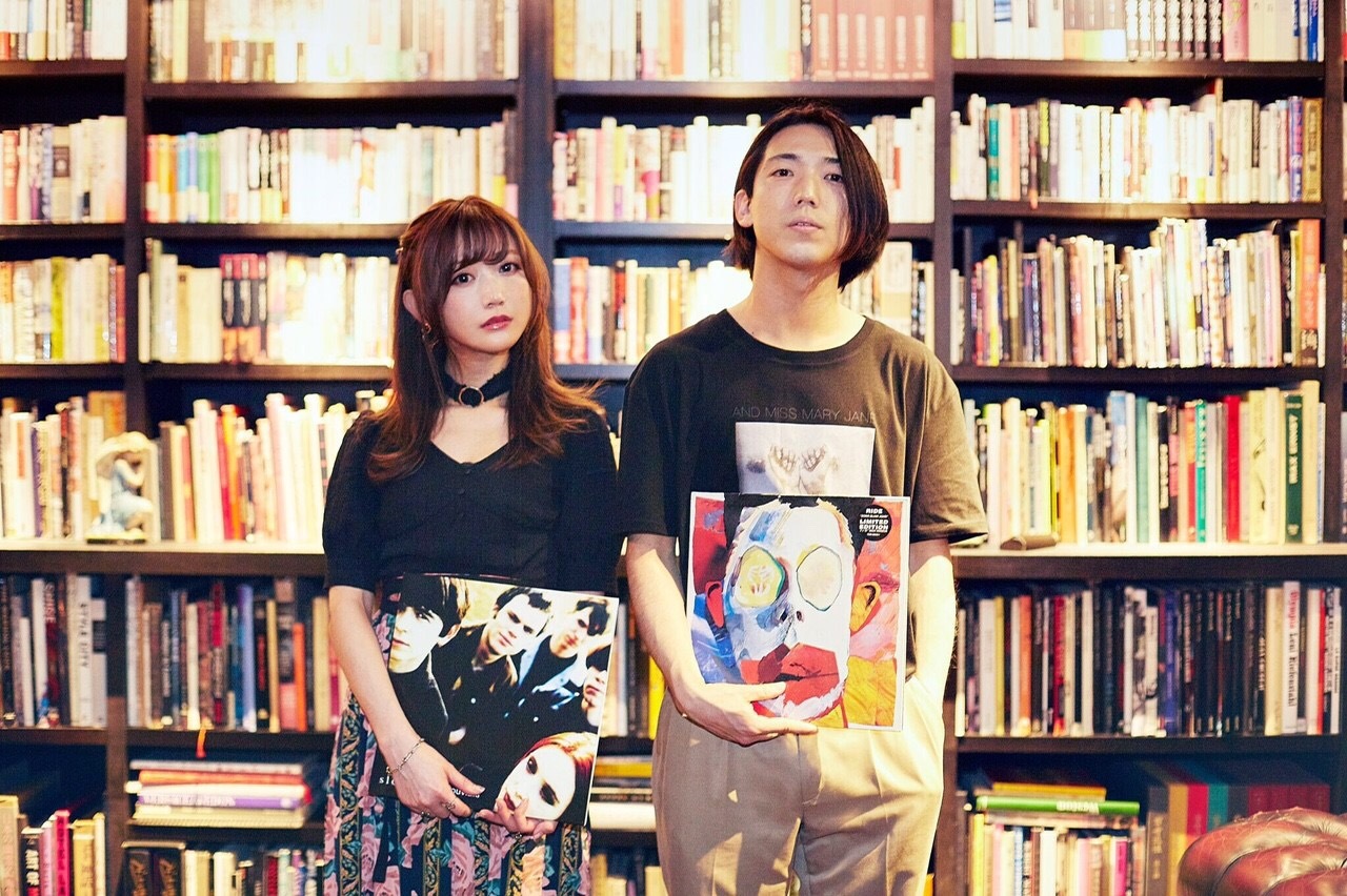 シューゲイザーに人生狂わされたふたり、菅野結以×小林祐介（THE NOVEMBERS）が語る〈愛なき轟音〉と価値観の揺らぎ | Mikiki by  TOWER RECORDS