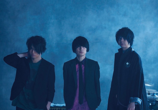 UNISON SQUARE GARDEN 『Bee side Sea side ~B-side Collection Album~』/VA 『Thank you, ROCK BANDS! ~UNISON SQUARE GARDEN 15th Anniversary Tribute Album~』 赤裸々に語る特別な〈結成15周年〉